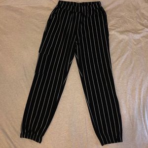 3️⃣FOR2️⃣5️⃣💲‼️Striped cropped cargo pants